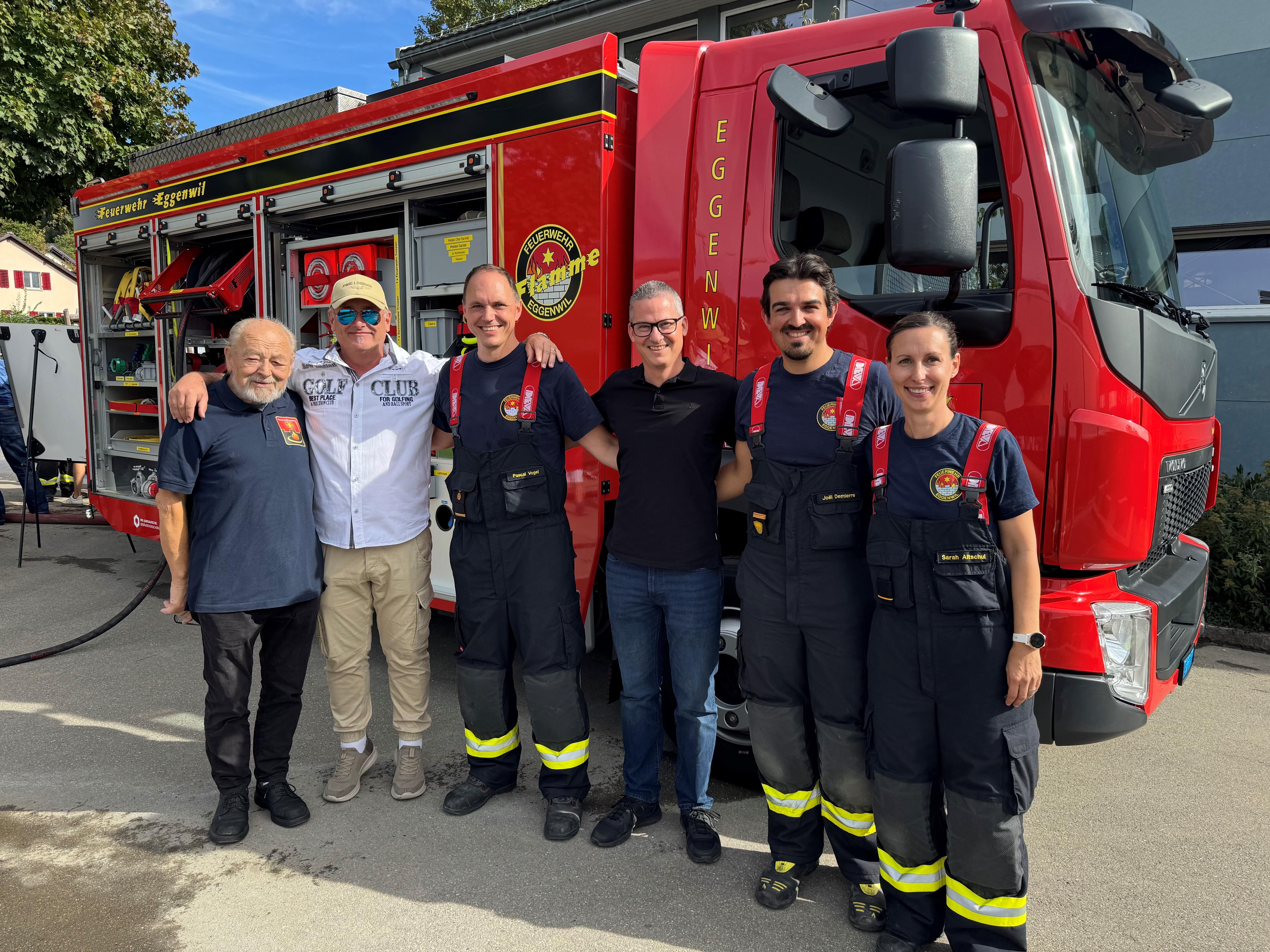 Kommandanten der Feuerwehr Eggenwil an der Hauptübung vom 20.09.2026: (v.l.) Dieter Albert, Roger Hausherr, Pascal Vogel, Nicola Altschul. Joël Demierre und Sarah Altschul. Bild: Walter Bürgi/20.09.2026
