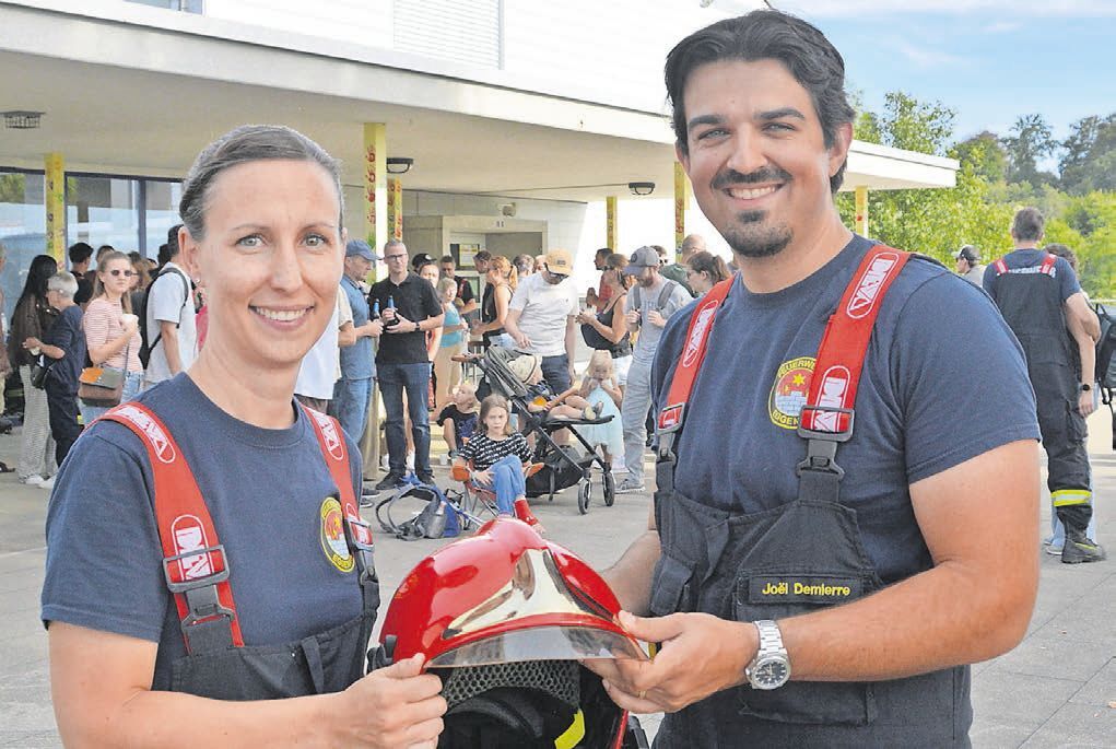Sarah Altschul übernimmt das Kommando der Eggenwiler Feuerwehr von Joël Demierre. Bild: BBA 22.09.2026/Roger Wetli