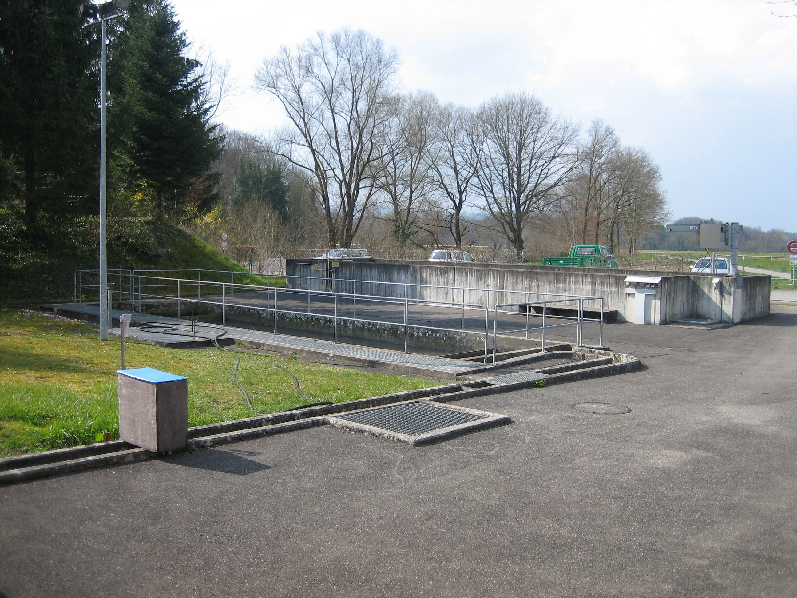 Ehemalige ARA / heutige Abwasserpumpstation mit Regenbecken Steiächer Eggenwil